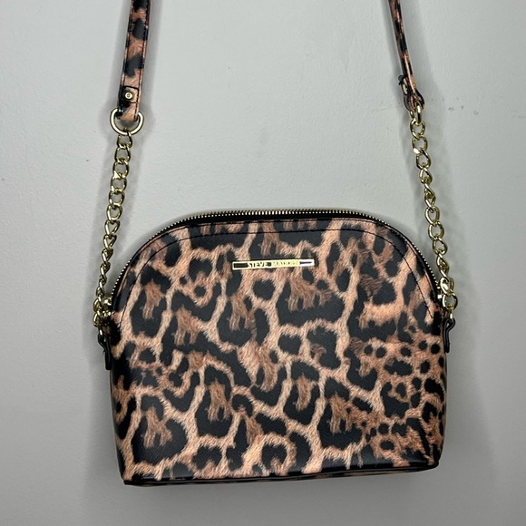 Steve Madden Handbags - Steve Madden leopard and gold hardware crossbody bag. Excellent condition.
